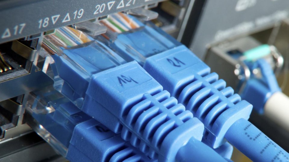 INTERNET STORING